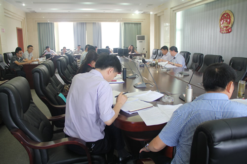 政府領(lǐng)導(dǎo)、企業(yè)代表參加了崇禮新城投資合作協(xié)議討論會(huì)(圖2)